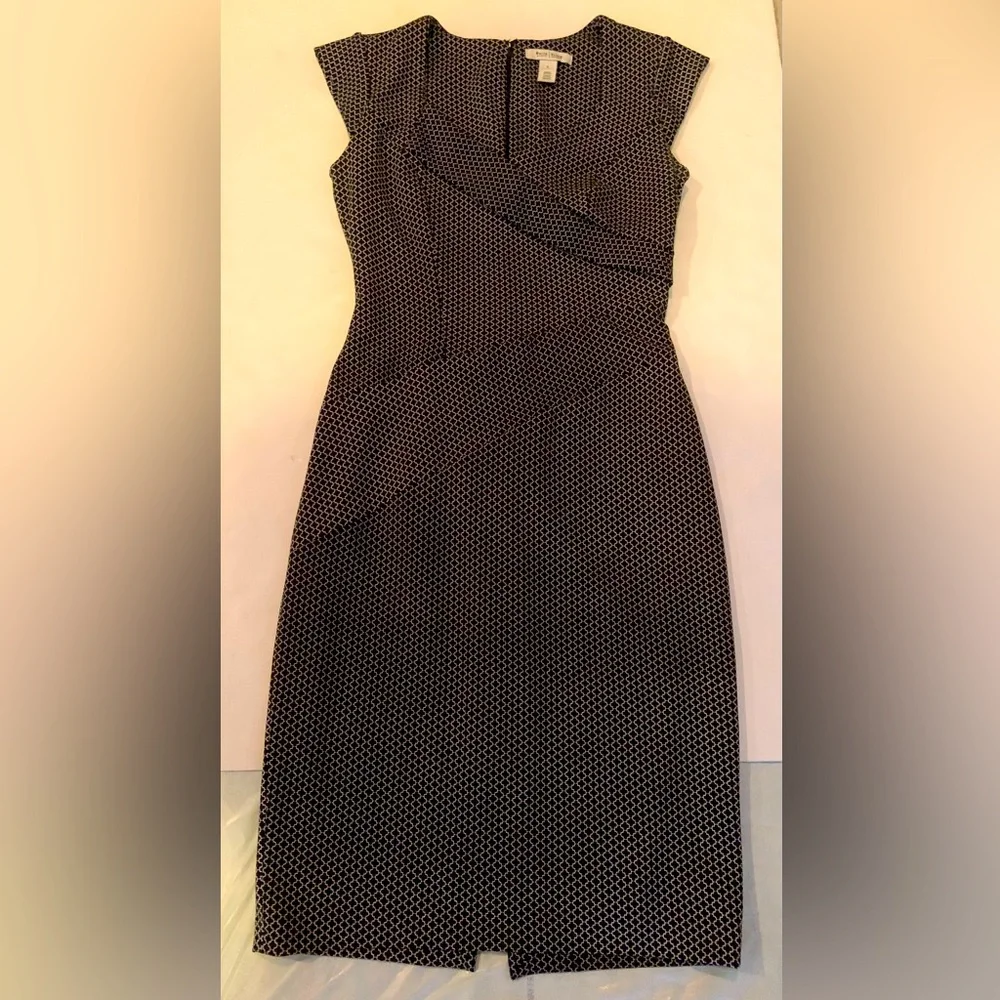 White House Black Market Quatrefoil Geo Slimming Sheath Dress Size 6 - Picture 4 of 14
